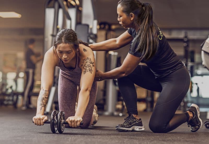 Personal Trainer vs Group Training: Which Is Better for You?